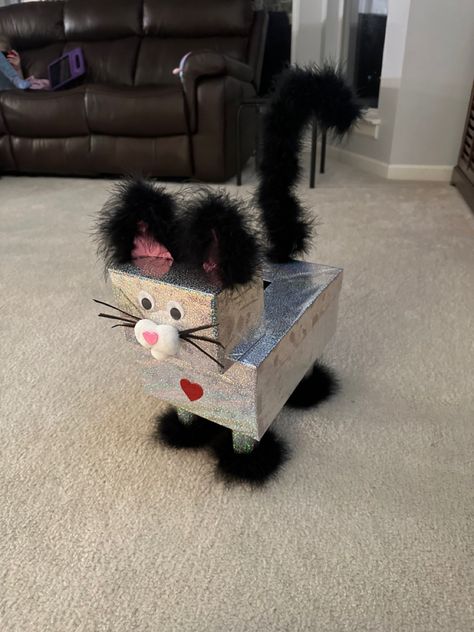 Made this for my daughters valentines day party. She loves all cats. Two boxes, wrapping paper, toilet paper rolls, cotton balls, a wire, and a boa. She absolutely loved it! Cat Valentines Boxes, Cat Valentines, Valentine Boxes, Valentines For Daughter, Valentines Box, Valentine Day Boxes, Toilet Paper Rolls, Valentines Decor, School Craft