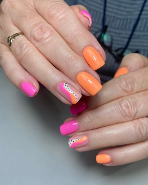 𝕆𝕣𝕒𝕟𝕘𝕖 𝕒𝕟𝕕 𝕡𝕚𝕟𝕜 🧡💗 #nails #newnails #summer #summernails #nailart #nailartist #beauty #nailsofinstagram #nailsoftheday #showscratch… | Instagram Pink And Orange Nails Summer Short, Orange Holiday Nails Summer, Pink Orange Nails Summer, Orange Beach Nails, Orange And Pink Nail Designs, Hot Pink And Orange Nails, Orange Pink Nails, Pink Orange Nails, Orange And Pink Nails