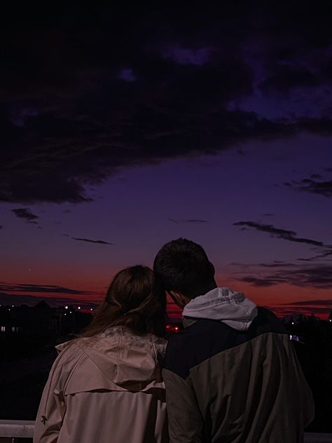 Sunset  couple love Head On Shoulder Couple, Night Couple Photography, Couple Shadow Pic, Couple Shadow, Photos For Profile Picture, Shadow Photos, Love Couple Photo, Cute Couple Poses, Couples Images