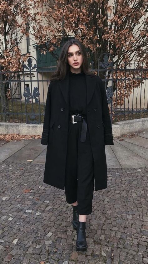 Stile Hijab, Shein Outfits, Looks Black, Black Clothing, Fashion Blogger Style, Black Outfits, Outfit Trends, All Black Outfit, Coat Outfits