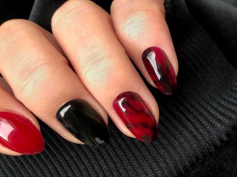 Detailimage of Red and Black Marble like Nailart Black Red Marble Nails, Red Marbled Nails, Black And Red Marble Nails, Red And Black Marble Nails, Red Marble Nails, Black Marble Nails, Almond Shaped Nails, Water Marble Nail Art, Water Marble Nails