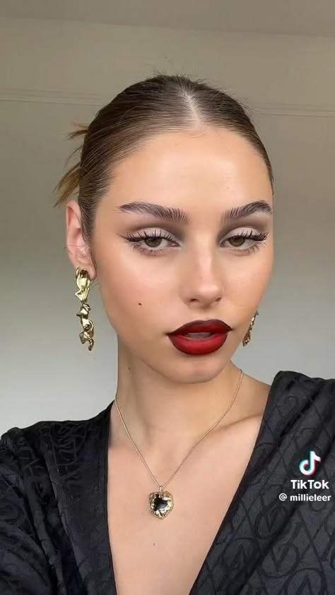 Stylish Makeup Looks, Chic Makeup Looks Classy, Asymmetrical Makeup, Theater Outfit Ideas, Pub Outfit Night Casual, Maquillage On Fleek, Swag Makeup, Dope Makeup, Makeup Looks Tutorial