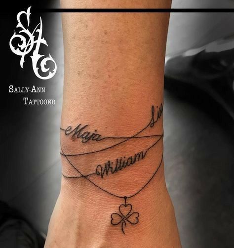 Bracelet Tattoos With Names, Tato Nama, Font Tato, Wrist Bracelet Tattoo, Name Tattoos On Wrist, Handmade Tattoo, Tattoos With Kids Names, Men Tattoos, Mother Tattoos