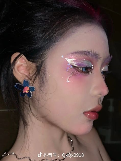 Pastel Pink Makeup, Butterfly Makeup Look, Butterfly Makeup, Ethereal Makeup, Dope Makeup, Fairy Makeup, Edgy Makeup, Asian Eye Makeup, Creative Eye Makeup