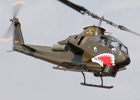 AH-1 Cobra. The first attack helicopter Cobra Helicopter, Helicopter Plane, Bell Helicopter, Military Helicopter, Nose Art, Air Show, Military Aircraft, Armed Forces, Military Vehicles