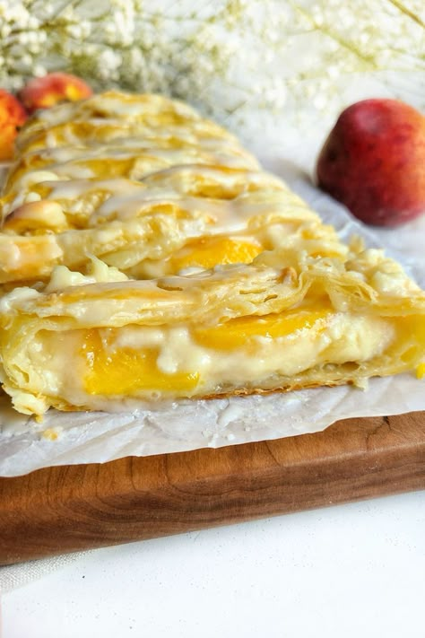 Peach Strudel Recipes, Puff Pastry Strudel, Cream Cheese Strudel, Danish Recipe Puff Pastry, Peach Strudel, Peach Puff Pastry, Peaches Cream Cheese, Cream Cheese Danish Recipe, Phyllo Dough Recipes