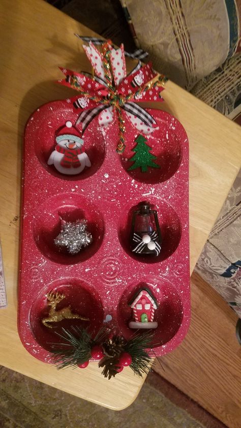 Red muffin tin Muffin Pan Crafts Ideas, Muffin Tin Crafts Ideas, Muffin Tin Crafts, Christmas Muffins, Saturday Ideas, Tin Crafts, Holiday Eye, Paint Pallet, Christmas Crafts To Sell