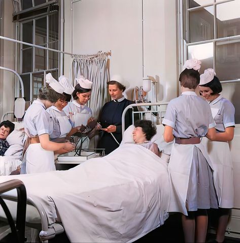 Bedside training 1960's Stockings In Public, Nursing Pictures, Nurse Dress Uniform, Nurse Photos, Hospital Nurse, Nurse Art, Delivery Room, Call The Midwife, Hospital Photos