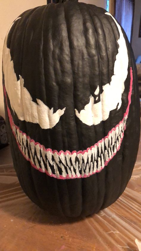 Venom Pumpkin Painting, Deadpool Pumpkin, Halloween Painted Pumpkins, Venom Pumpkin, October Diy, Pumkin Ideas, We Are Venom, Pumpkin Paintings, Pumpkin Paint