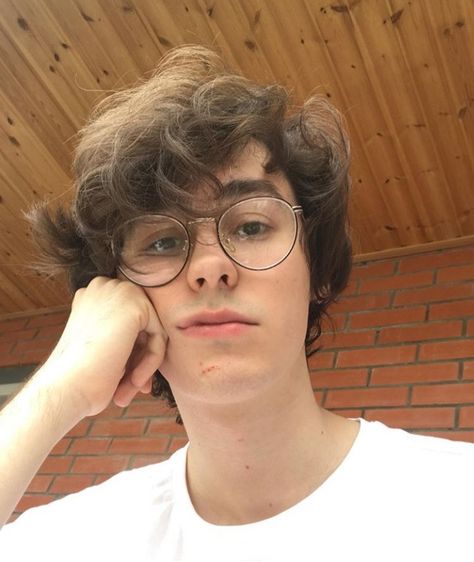 Brown Hair Boy With Glasses, Brown Hair Guy With Glasses, Brown Hair Male, Brown Hair Boy, Nerdy Guys, Brown Hair Men, Trans Boys, Boys Glasses, Brown Curly Hair