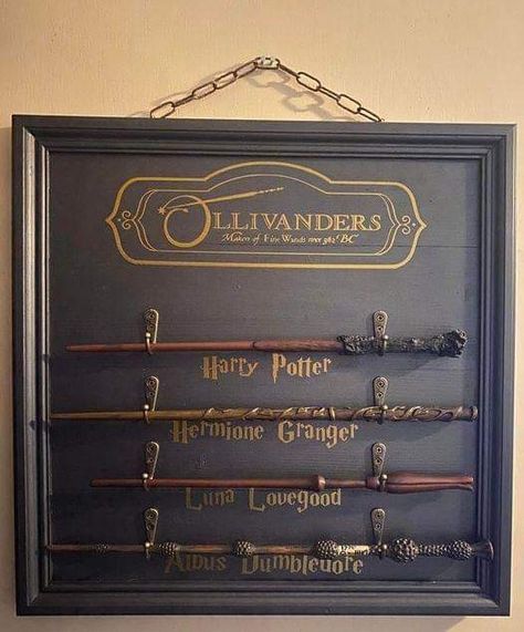 Movie Themed Bedroom Ideas, Harry Potter Office Aesthetic, Harry Potter Aesthetic Halloween, Harry Potter Fish Tank, Harry Potter Entryway Decor, Wand Display Harry Potter, Harry Potter Decorations Room, Harry Potter Bedroom Decor Ideas, Harry Potter Gallery Wall