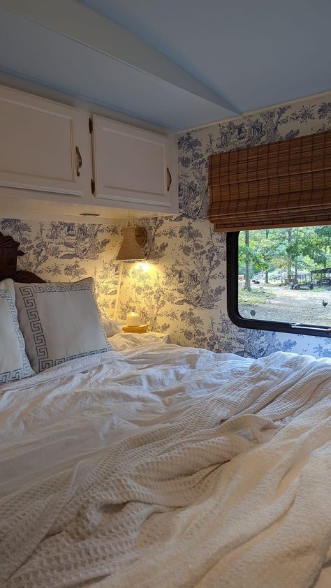 Renovated Camper, Camper Organization Rv Living, Rv Living Room, Rv Interior Design, Travel Trailer Living, Rv Interior Remodel, Camper Interior Design, Camper Trailer Remodel, Vintage Camper Remodel