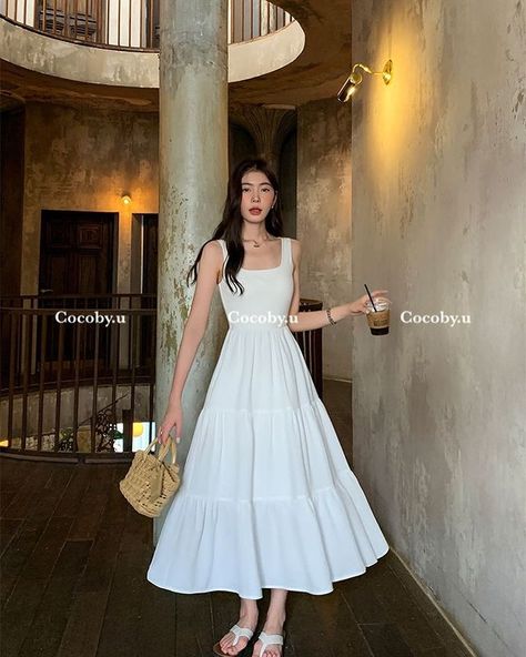 Cute Long Dresses Casual Korean, Korean Summer Outfits Dress, Cute Long Dresses Casual, Floral Dress Outfits, Korean Summer Outfits, White Long Skirt, Korean Casual Outfits, Modern Accessories, Queen Dress