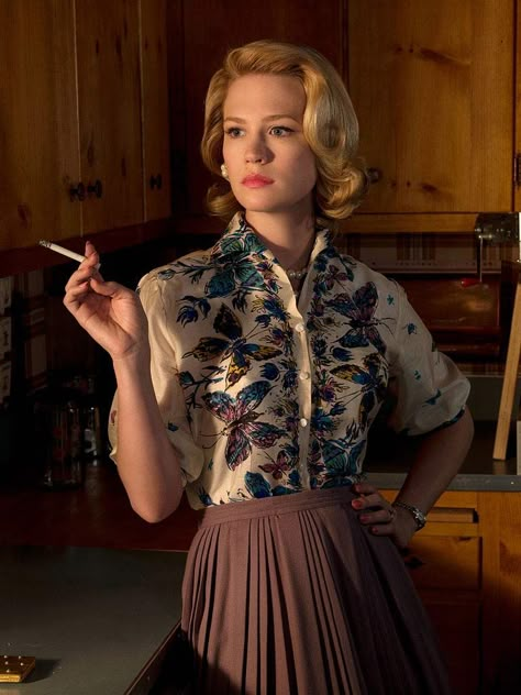 Get the Mad men Look | Glamourdaze Mad Men Hair, Betty Draper Style, 1960s Hair, Mad Men Style, Betty Draper, January Jones, Mad Men Fashion, Don Draper, Look Retro