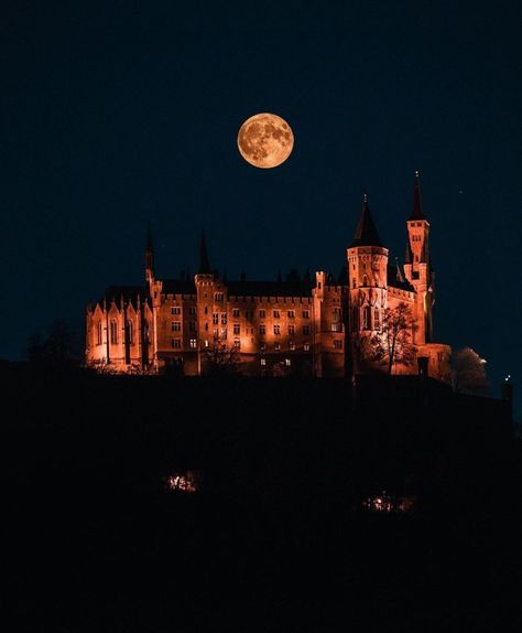 Hohenzollern Castle, Castle Germany, Castle Aesthetic, Germany Castles, Castle Tower, Royal Aesthetic, Howl At The Moon, Moon Pictures, Fantasy Castle