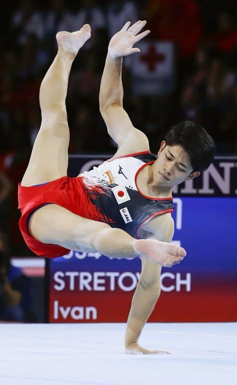 Boys Gymnastics, Male Gymnast, Gymnastics Poses, Male Pose Reference, Men Sport Pants, Sports Boys, Hot Asian Men, Olympic Athletes, Male Photography