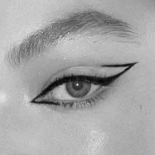 Eyeliner Styles Easy, Black Eyeliner Aesthetic, Eyeliner Inspo Aesthetic, Eyeliner Styles For Big Eyes, Eyeliner Ideas Aesthetic, Make Up Artistique, Black Eyeliner Ideas, Eyeliner Styles Aesthetic, Eyeliner Ideas Creative