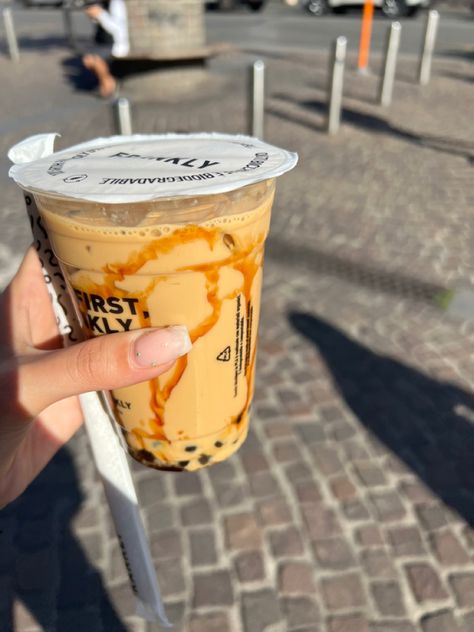 #caramelmacchiato #bubbletea Bubble Tea Recipe, Drinks Aesthetic, Branding Concept, Bubble Tea Boba, Mlem Mlem, Mha Cosplay, Caramel Coffee, Caramel Macchiato, Food Therapy