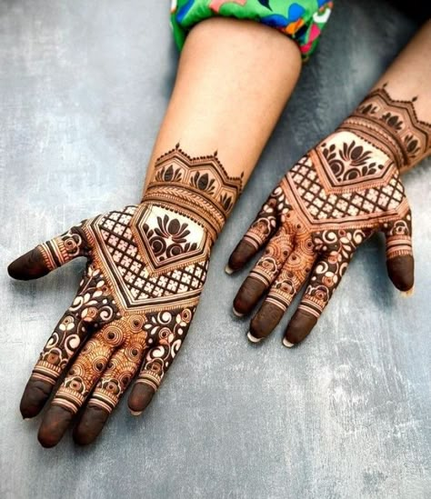 Mahendi Pics, Teej Special Mehndi Design, Henna Logo, Latest Mehndi Designs Wedding, Party Henna, Khafif Mehndi Design, Mehndi Designs Bridal Hands, Latest Henna Designs, Modern Mehndi Designs