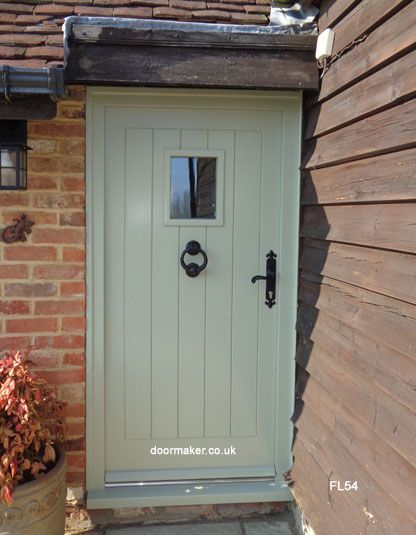 vert de terre cottage door Olive Green House Exterior, Olive Green House, External Windows, Cottage Style Front Doors, Cottage Front Door, Country Hallway, Cottage Doors, Cottage Style Doors, Country Front Door