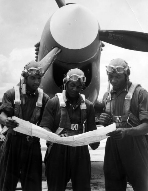 The Birth of the Tuskegee Airmen. On the anniversary of the outfit’s creation, find out how this legendary unit came into being. Tuskegee Airman, Tuskegee Airmen, Pilot Training, American Military, Still I Rise, Booker T, Military Aviation, Black Person, Aviation History