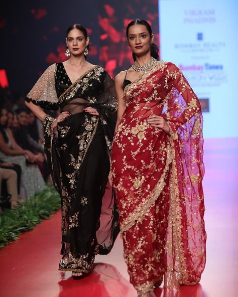 Vikram Phadnis on Instagram: “At the Grand Finale of Bombay times fashion week 2019.  Jewellery : @curiocottagejewelry  Bags : @lovetobag  #btfw #vikramphadnis #couture…” Vikram Phadnis, Lehenga Inspiration, Wedding Saree Blouse, Trendy Blouses, Trendy Blouse Designs, Wedding Saree, Designer Sarees, Saree Wedding, Bridal Wear