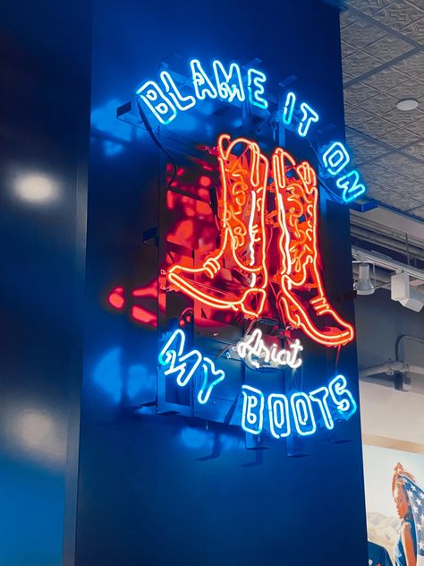 Cowgirl Country Aesthetic, Western Neon Signs Aesthetic, Nashville Asethic Wallpaper, Western Photography Aesthetic, Nashville Neon Signs, Neon Western Aesthetic, Cowboy Boot Neon Sign, Neon Cowboy Boots, Western Retro Aesthetic