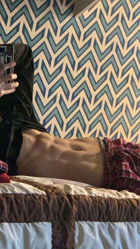 6 Abs Men, Bed Selfie Men, Abs Men Photoshoot Mirror, Abs Pics Man, Sleepy Boy Aesthetic, Portuguese Guys, Hot Boyfriend Aesthetic, Abs In Bed, Hot Guy Aesthetic