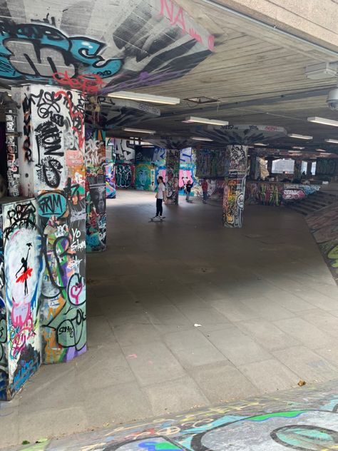 Abandoned Parking Garage, Graffiti Abandoned Building, Abandoned Places Graffiti, Abandoned Skate Park, Twdg Oc, Abandoned Garage, Abandoned Aesthetic, Abandoned Mall, Southbank London