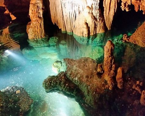 Luray Caverns Virginia, Indoor Things To Do, Luray Caverns, Fall Road Trip, Living History Museum, Honeymoon Spots, Shenandoah Valley, Air Balloon Rides, Road Trip Fun