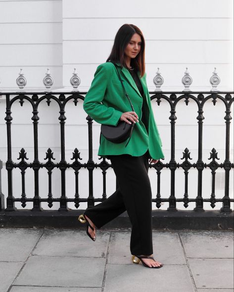 #elegantoutfits #trending #classyoutfitsforwomen #londonstyle #blazerstyle #blazeroutfit #green #blazer Green Blazer Outfit Night Out, Blazer Outfits Night Out, Green Blazer Outfit, Classy Outfits For Women, Green Blazer, Blazer Fashion, Blazer Outfits, London Fashion, Night Outfits