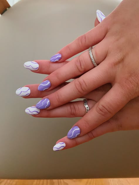 Purple And White Gel Nails Short, Short Nail Designs Purple Glitter, Nail Designs Purple And White, Purple And White Short Nails, Fun Nails Purple, Purple And White Nail Art, Purple Fun Nails, Cute Summer Nails Purple, White Nails With Purple Design