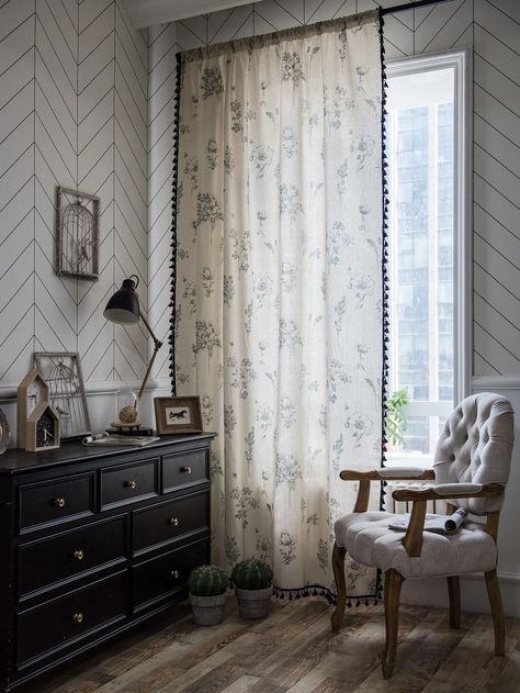 Cortinas Boho, Farmhouse Style Bedrooms, Dining Room Windows, Flower Curtain, Tassel Curtains, Vintage Curtains, Boho Curtains, Grey Flowers, Floral Curtains