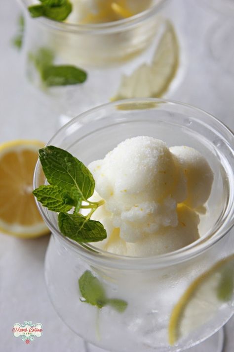 Homemade Lemon Sorbet, Easy Lemon Sorbet, Lime Sorbet Recipe Ice Cream Maker, Healthy Lemon Sorbet, Lemon Mint Sorbet, Paletas Recipes, Truvia Recipes, Frozen Snacks, Mint Sorbet