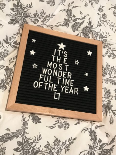 Letterboard Aesthetic, Letter Board Ideas Bedroom, Cute Christmas Letter Board Quotes, Winter Letterboard Quotes, Holiday Letter Board Ideas, Winter Letterboard, Christmas Letter Board Ideas, Letterboard Christmas, Christmas Letterboard