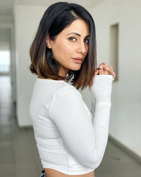 Hot White Dress, Hot White Dresses, Haircut Women, Hina Khan, Bollywood Hairstyles, Poses Photography, Front Hair Styles, Bollywood Girls, American Beauty