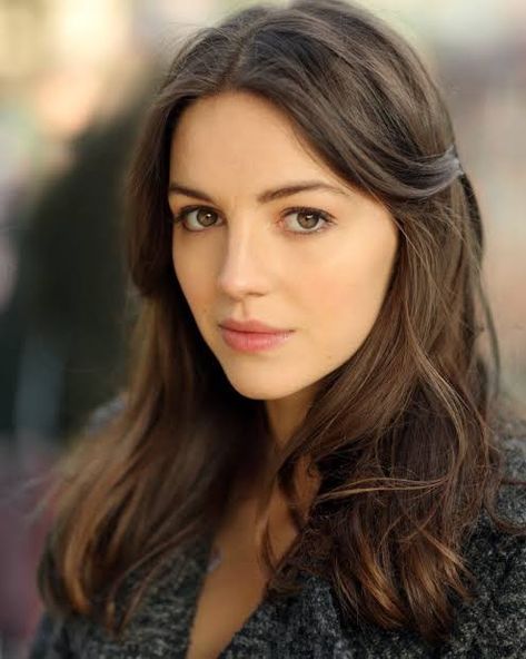 Best Marvel Movies, Ella Hunt, Brunette Actresses, Canadian Actresses, Best Actress, Hottest Celebrities, Celebrities Female, Brown Hair, Most Beautiful