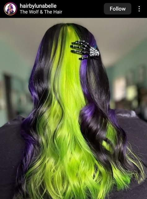 Halloween Color Hair, Beetlejuice Hair Color, Beetle Juice Hair, Half Green Hair, Spooky Hair Color, Beetlejuice Hair, Fun Haircolor, Halloween Hair Dye, Halloween Hair Color Ideas