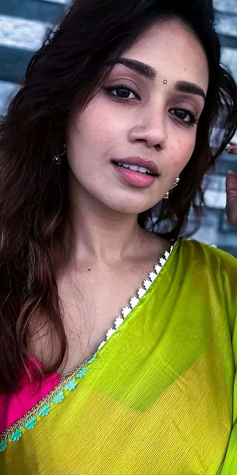 Nivetha Pethuraj Hot, Anusuya Bhardwaj, Nivetha Pethuraj, Beauty Pics, Actress Without Makeup, Money Images, Beauty Face Women, Hot Lips, Actress Pics