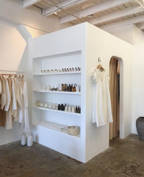 Small Boutique Interior, Recessed Shelving, Clothing Boutique Interior, Dream Boutique, Clothing Store Interior, Boutique Chic, Clothing Store Design, Store Design Boutique, Store Layout