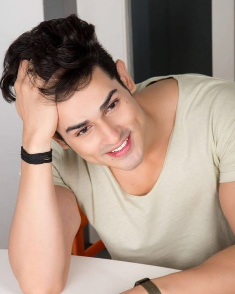 Priyank Sharma, Love Profile, Mtv Roadies, Rashid Khan, Love Profile Picture, Dear Zindagi Quotes, Armpit Fat Workout, Senior Boy Photography, Armpit Fat