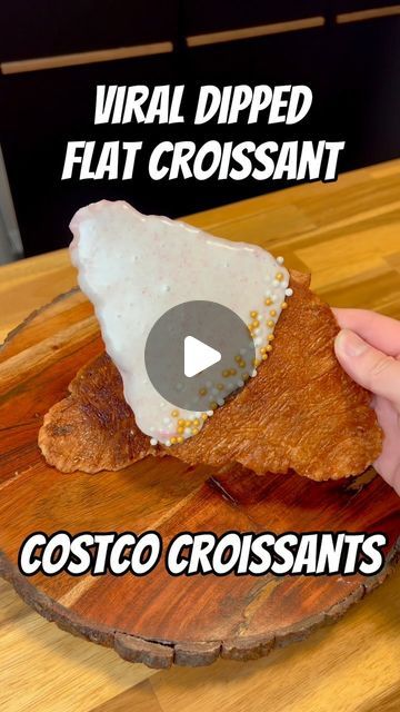 Angus Nguyen on Instagram: "Costco Croissant Hack! Can’t wait to try with Matcha 🍵 🥐   Seriously, you gotta try this one.  I get it now, I can see why these are so popula These are INCREDIBLE. Crispy, sweet, slightly salty - it’s like a croissant stroopwaffle. I can’t stop thinking about all the flavours I can try with the ganache! Chocolate, matcha, caramel, mango, passion fruit…  Je m’excuse d’avoir fait ça avec un croissant - mais c’est délicieux!  Flat Dipped Croissant Recipe (for two croissants):  1 tbsp salted butter 1.5 tbsp sugar  Strawberry White Chocolate Ganache: 3/4 cup white chocolate chips 1/4 cup heavy (35%) cream 1 tbsp Freeze dried strawberry powder  Mix together salted butter and sugar, set aside.  Microwave your croissant for 10 seconds. Using parchment paper and a rol Croissant Dipped In Chocolate, Marshmallow Croissant Recipe, Chocolate Dipped Croissant, Candied Croissant Sandwich, Stale Croissant Recipes, Flat Croissant Recipe, Flattened Croissant, Costco Croissants Ideas, Crossiant Breakfast Recipes