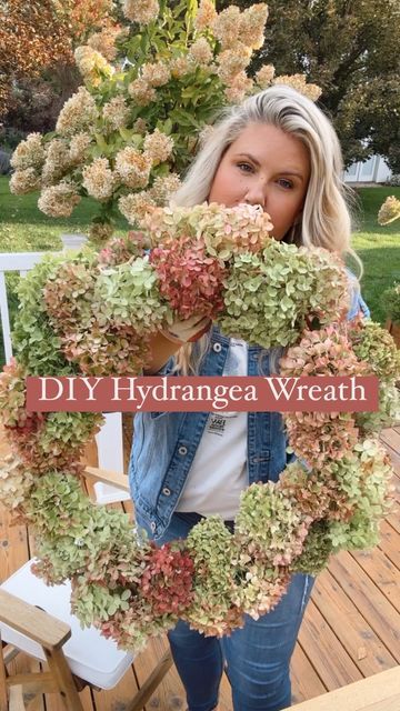 Skye Hamilton • Home & Garden • Hydrangea Queen on Instagram: "Hydrangea Wreaths are such an easy DIY project. Many people use dried hydrangeas, but I found that if you clip the blooms in the papery stage, you can assemble the wreath and let it dry on the frame. Here’s what you’ll need * Hydrangea blooms in the papery stage * Grapevine wreath * Hair spray Step 1. Gather your blooms Step 2. Weave your blooms into the grapevine wreath Step 3. Let dry 5-7 days then spray all over with hairspray to Hydrangea Wreaths For Front Door Diy, Decorating With Hydrangeas, How To Make A Hydrangea Wreath, Drying Hydrangeas How To, Dry Hydrangeas Decor, Dried Hydrangeas Decor Ideas, Dried Hydrangeas Centerpiece, Hydrangea Centerpiece Diy, Dry Hydrangea Arrangements