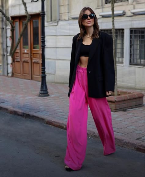 Pink Pants Outfit Ideas, Pink Trousers Outfit, Pink Wide Leg Trousers, Pink Pants Outfit, Light Pink Pants, Hot Pink Pants, Wide Leg Pants Outfit, Pants Outfit Ideas, Look Rose