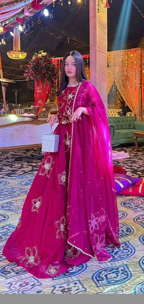 Rani Pink Pakistani Dress, Mehndi Outfit For Sisters, Barat Look For Sister, Black Maxi Dress Outfit Ideas Wedding Pakistani, Lahanga Design Latest Simple Pakistani, Modest Lehangas, Maxi For Wedding Pakistani, Pakistani Wedding Dresses Sisters Barat Simple, Stylish Wedding Dresses Pakistani