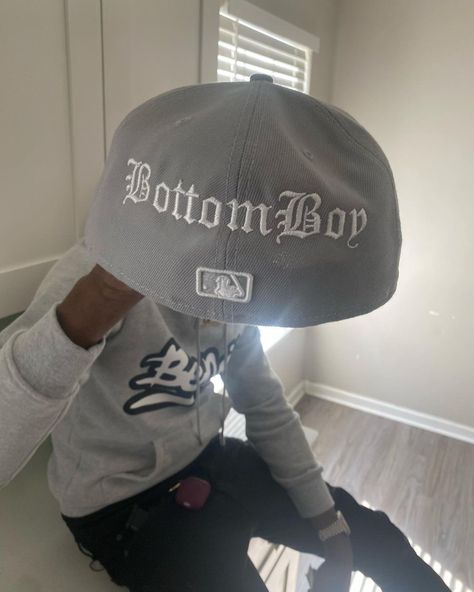 Custom Fitted Hats, Swag Hats, Thug Style, Dope Hats, Hat Aesthetic, Black Men Street Fashion, Men Street Fashion, New Era Hats, Street Fashion Men Streetwear