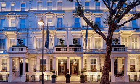 Whilst current restrictions continue to put a dampener on overseas travel, it's never... Curio Collection, Queen Room, Piccadilly Circus, Overseas Travel, South Kensington, Hotel Guest, London Hotels, Heathrow, Service Animal