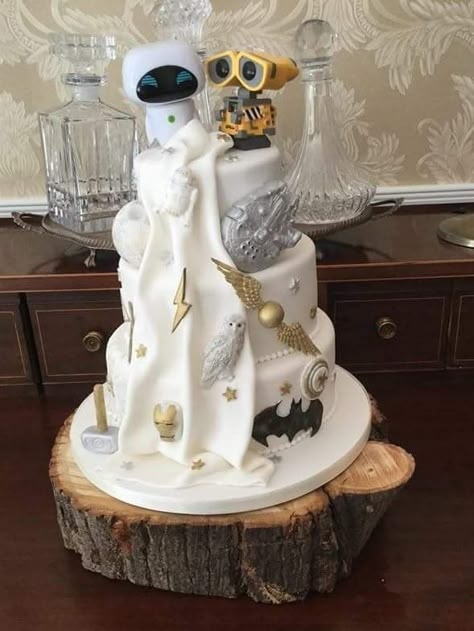 Gateau Harry Potter, Marvel Wedding, Nerd Wedding, Funny Wedding Cakes, Nerdy Wedding, Disney Wedding Cake, Disney Birthday Cakes, Geek Wedding, Harry Potter Wedding