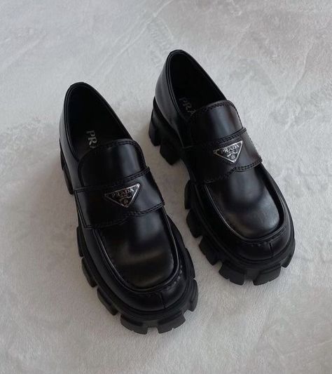 Prada Shoes Outfit, Prada Loafers Outfit, Best Sandals For Men, Prada Loafers, Dream Reality, Oreo Recipes, Black Shoes Men, Shoes Prada, Aesthetic Shoes