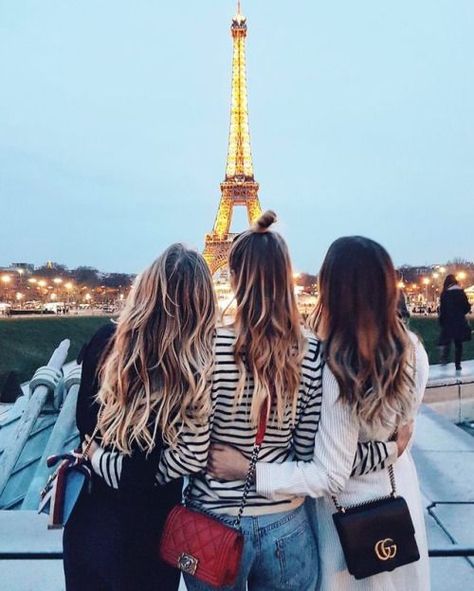 Best Friend Fotos, Bff Pics, Bff Photography, Best Friend Drawings, Three Girls, Paris Girl, Best Friend Photography, Best Friend Photoshoot, Bff Photoshoot